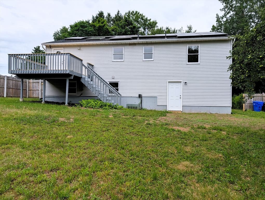 22 Pine Needle Ln, Springfield MA 01118 photo 2