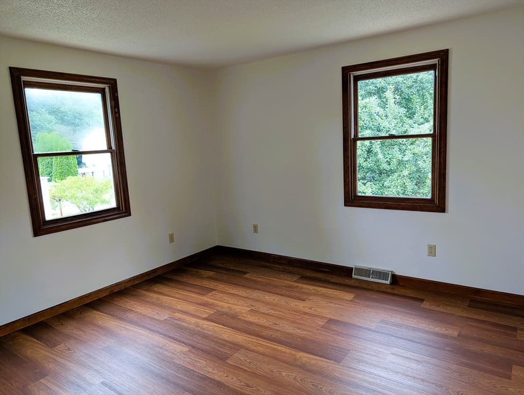 22 Pine Needle Ln, Springfield MA 01118 photo 12