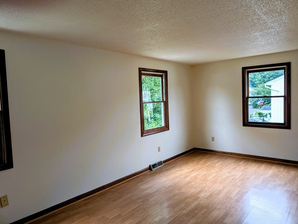 22 Pine Needle Ln, Springfield MA 01118 photo 9