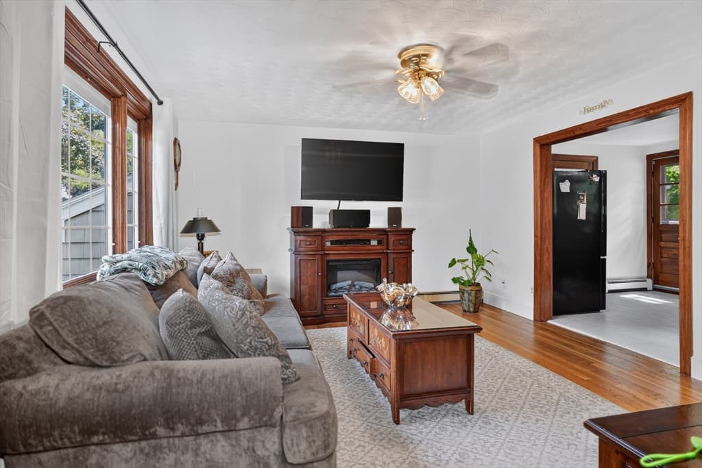 83 Crestwood Dr, Northborough MA 01532 photo 2