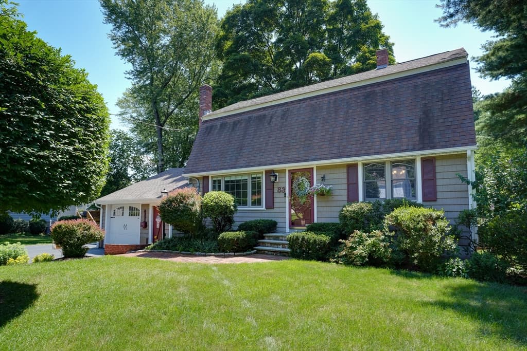 83 Crestwood Dr, Northborough MA 01532