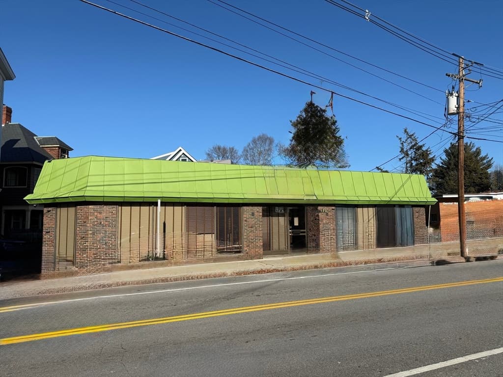 173 Pine St, Lowell MA 01851
