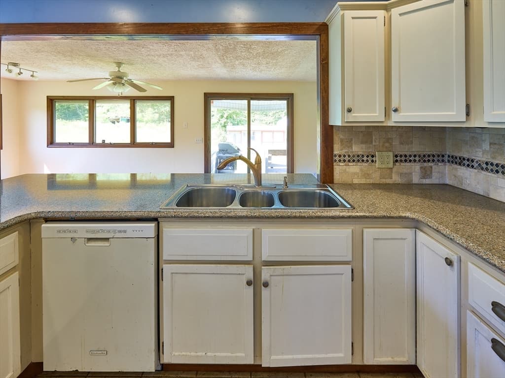 554 Sharps Lot Road, Swansea MA 02777 photo 8