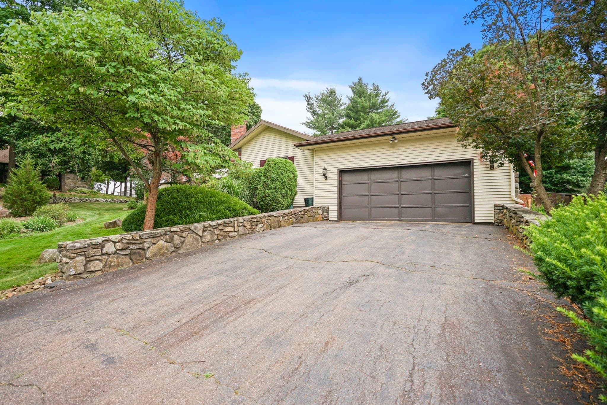 Single Family Residence at 30 Dicsal Ln, Holyoke MA 01040, Holyoke, photo 5 of 41