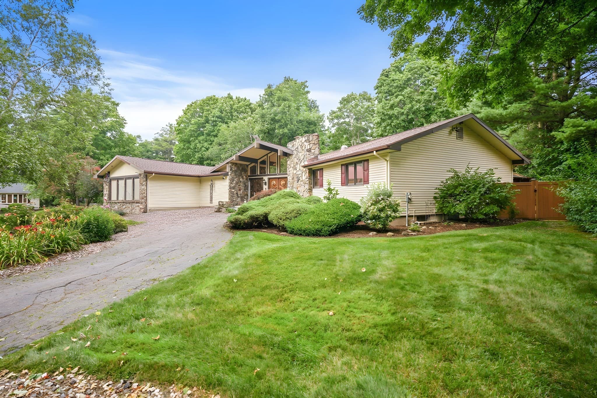 Single Family Residence at 30 Dicsal Ln, Holyoke MA 01040, Holyoke, photo 4 of 41