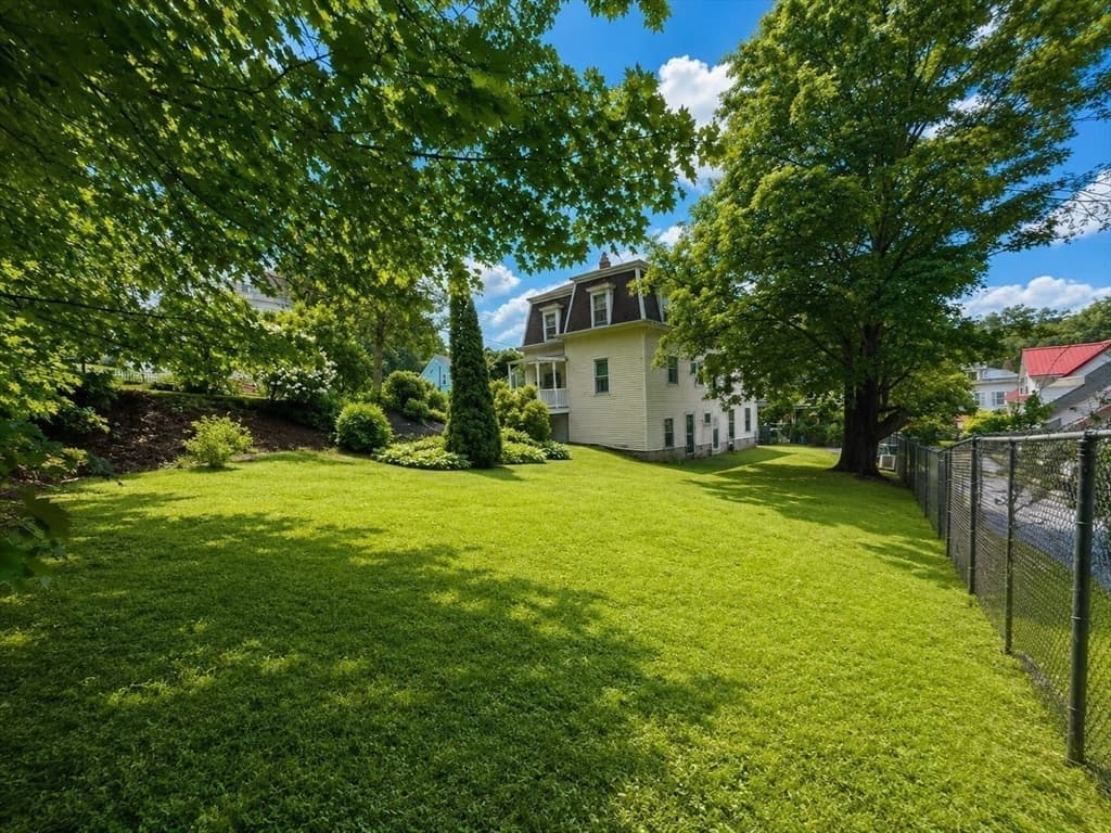 8 Hawes St, Fitchburg MA 01420 photo 4