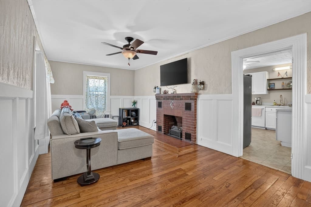 22 Fruit St, Leominster MA 01453 photo 5