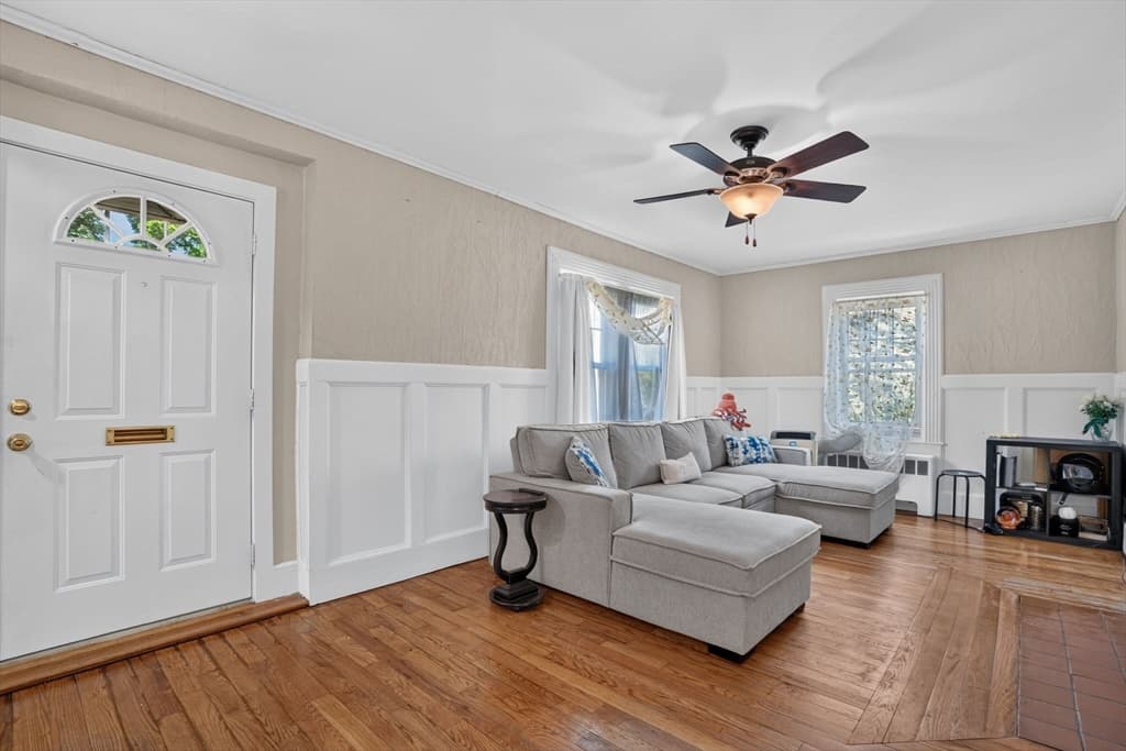22 Fruit St, Leominster MA 01453 photo 4