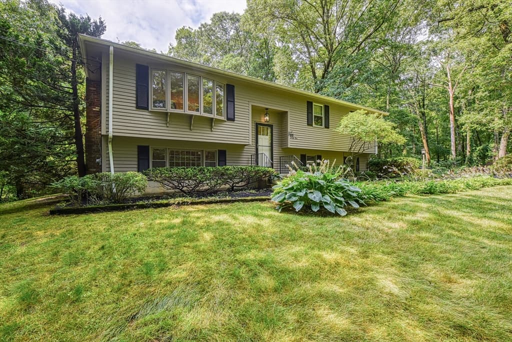 45 Neck Hill Road, Mendon MA 01756