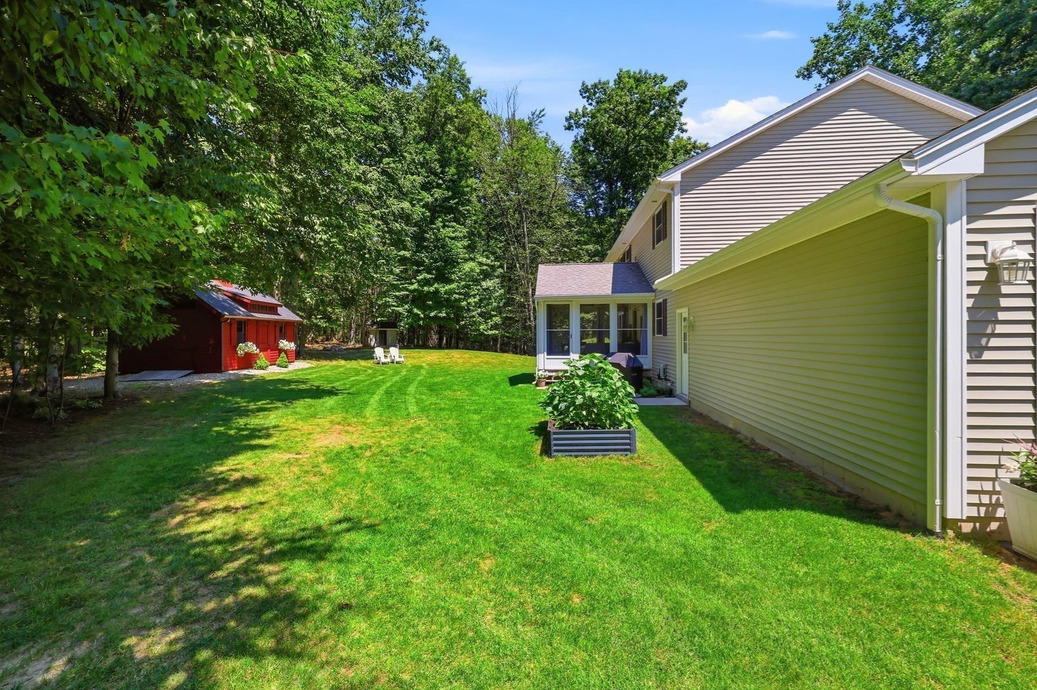 Single Family Residence at 106 Valley Rd, Southampton MA 01073, Southampton, photo 5 of 40