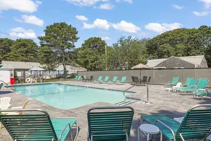 Condominium at 230 Gosnold, Barnstable MA 02601, photo 7 of 40