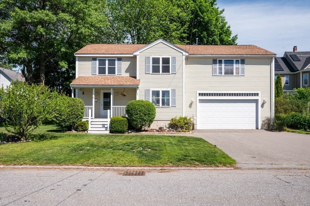 11 Fleming St, Lowell MA 01851