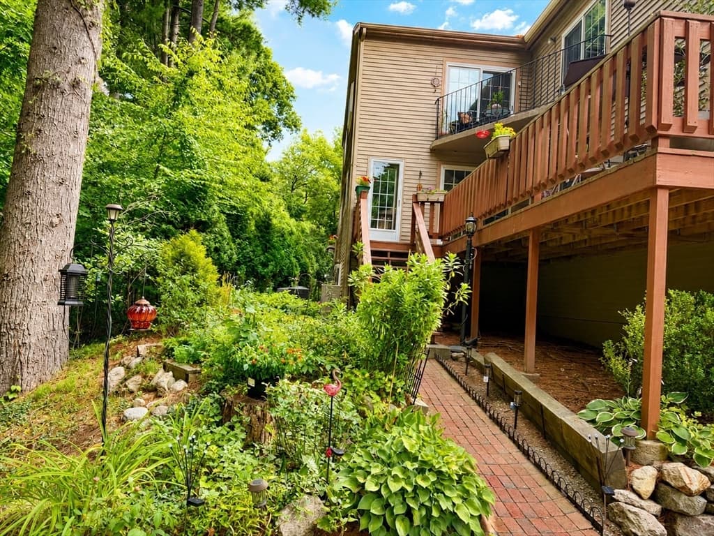 21 Voyagers Ln # 21, Ashland MA 01721
