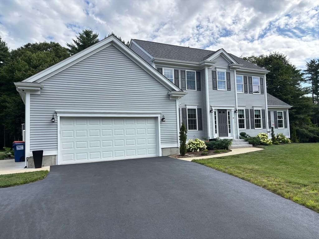 41 Clapp Rd, Rochester MA 02770