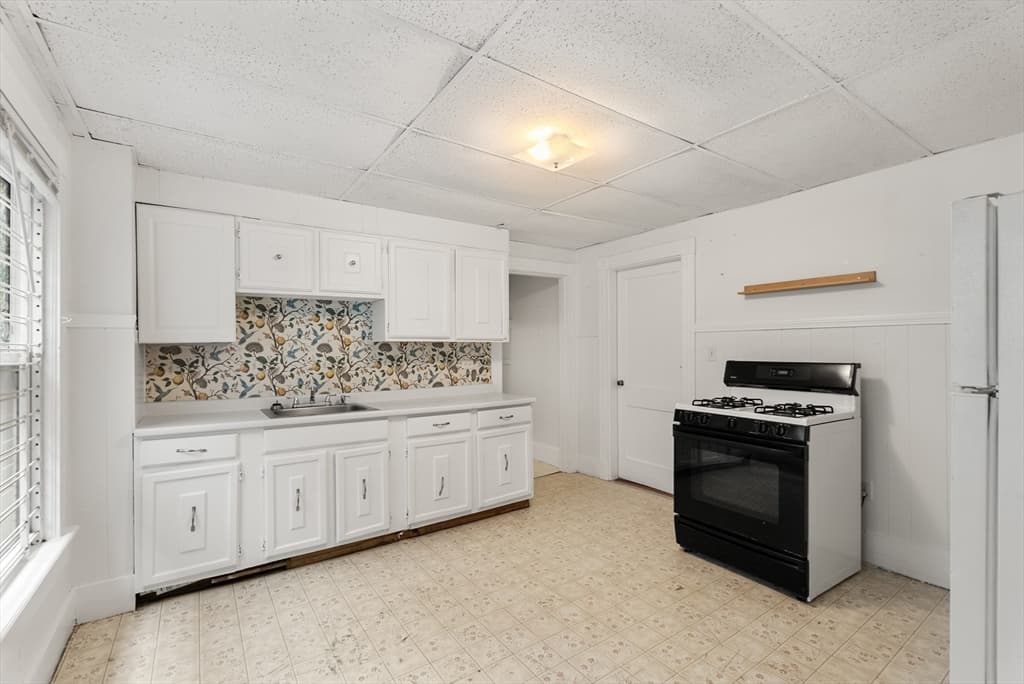 185-187 Lowell Street, Somerville MA 02144 photo 19