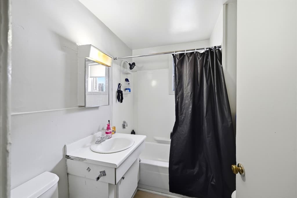 109 Grover St, Springfield MA 01104 photo 12