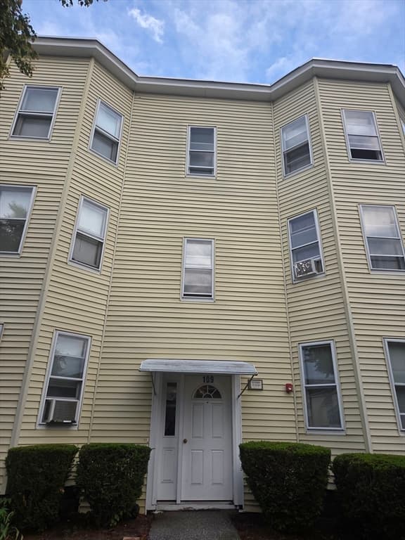 109 Grover St, Springfield MA 01104