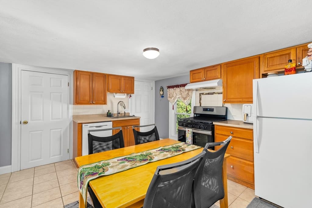 62 Mary Ave, East Providence RI 02914 photo 7