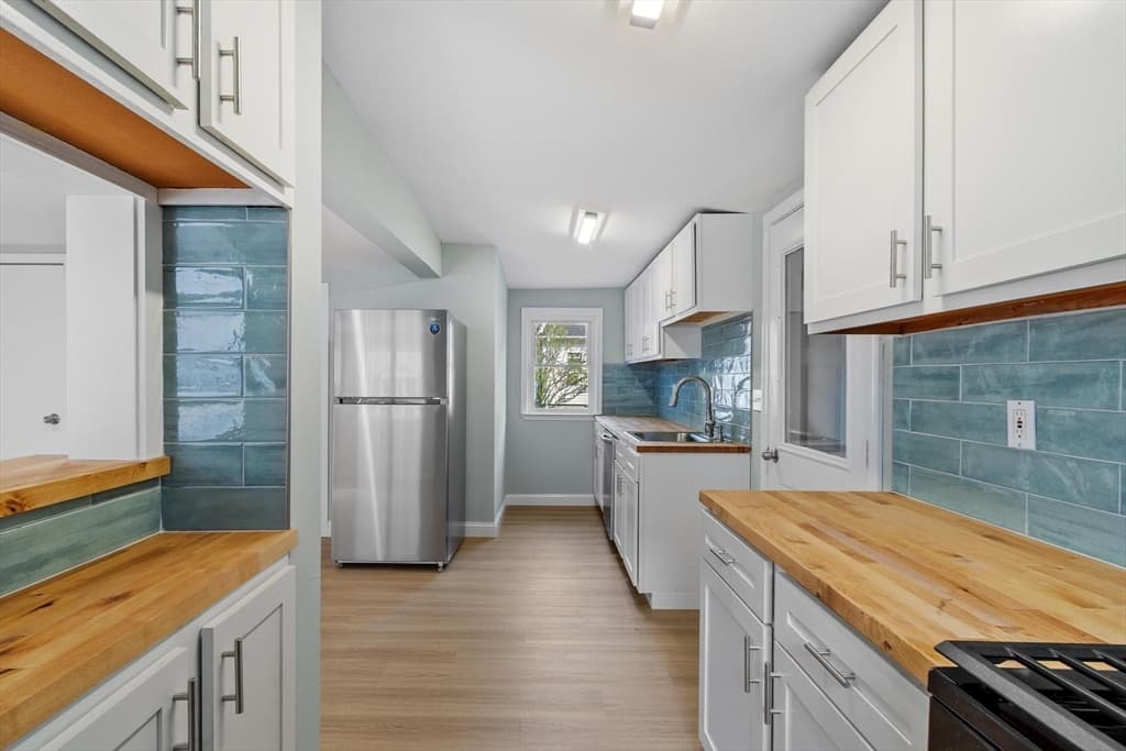 30 Hooper Rd, Dedham MA 02026 photo 3