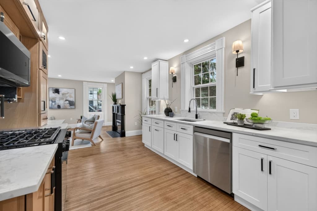 162 High St, Danvers MA 01923 photo 4