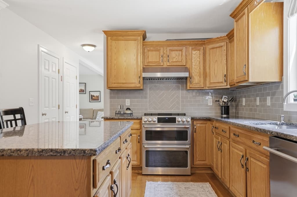 147 Roosevelt St, Fitchburg MA 01420 photo 8
