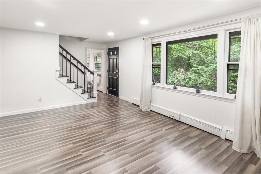 9 Colonial Rd, Sutton MA 01590 photo 3
