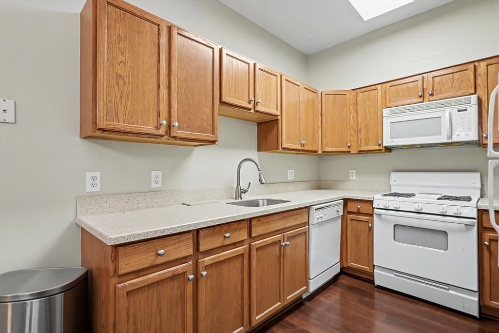 19 Hampshire Road # 205, Methuen MA 01844 photo 6