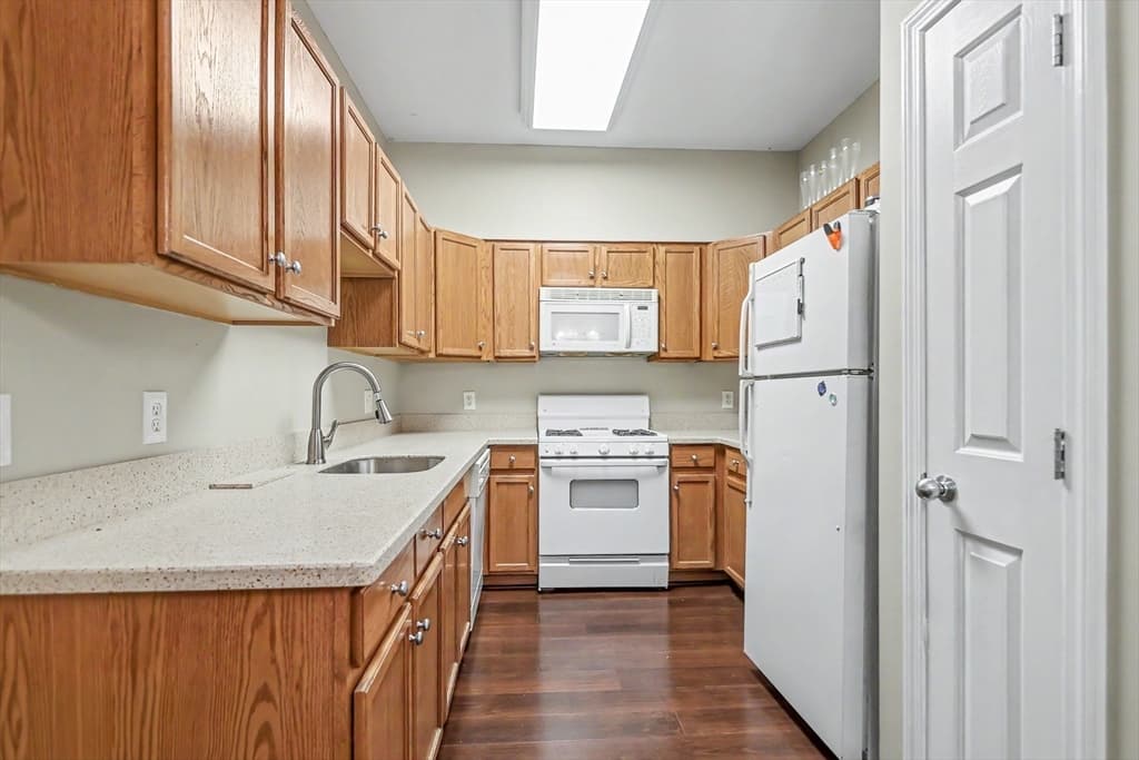 19 Hampshire Road # 205, Methuen MA 01844 photo 8