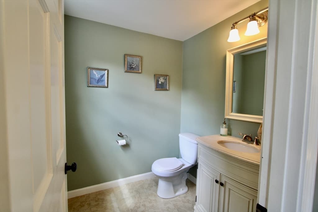 10 Stoneybrook Drive, Bridgewater MA 02324 photo 17