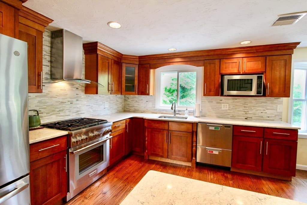 10 Stoneybrook Drive, Bridgewater MA 02324 photo 4