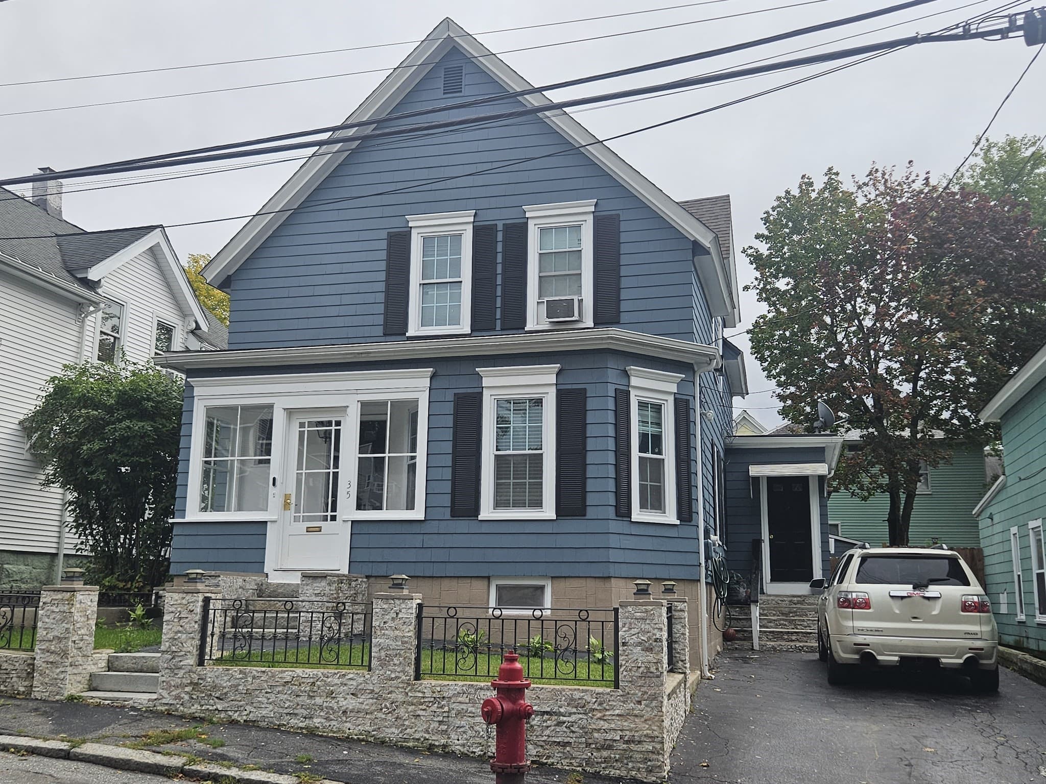 35 Farmland Rd, Lowell MA 01850
