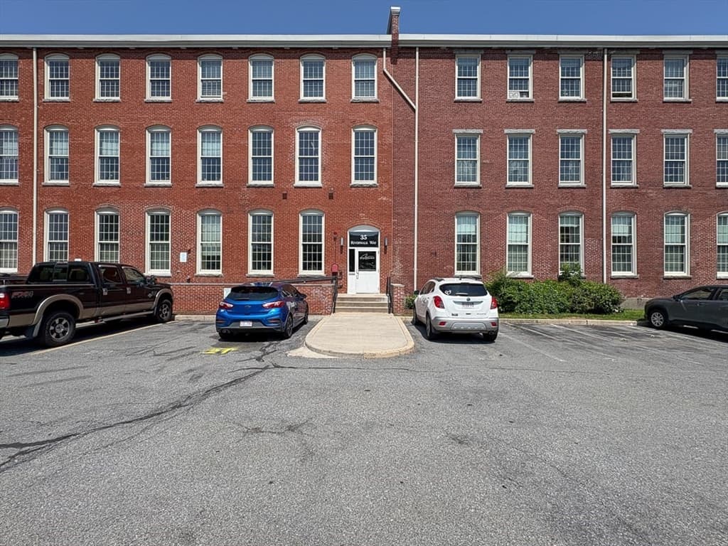 35 Riverwalk Way # R222, Lowell MA 01854