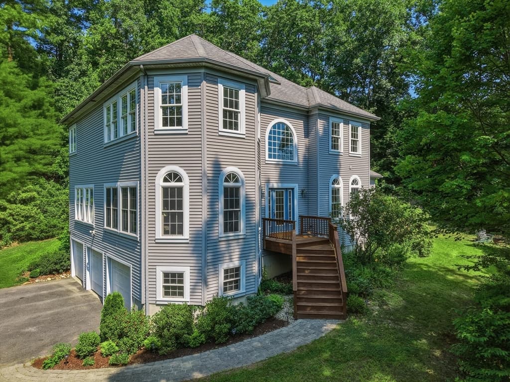 160 E Leverett Rd, Amherst MA 01002