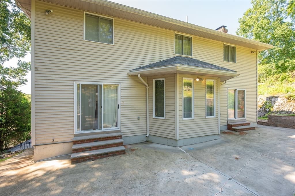 12 Parkway Dr, Saugus MA 01906 photo 5