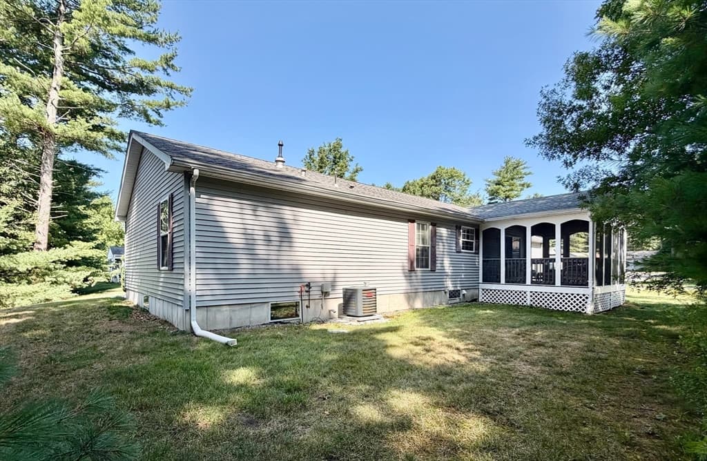 Single Family Residence at 408 Green Street, Middleboro MA 02346, Middleboro, photo 6 of 41