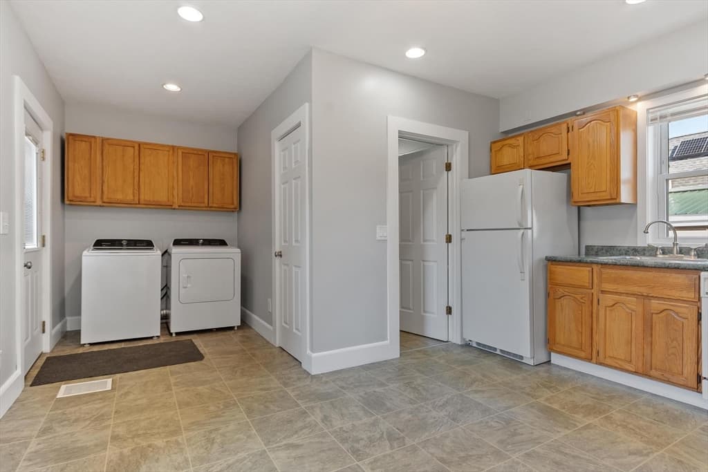 155 Pond St, Leominster MA 01453 photo 13