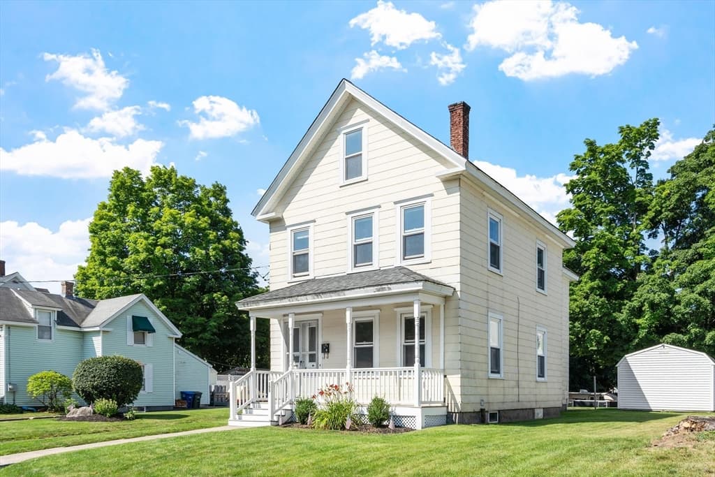 155 Pond St, Leominster MA 01453