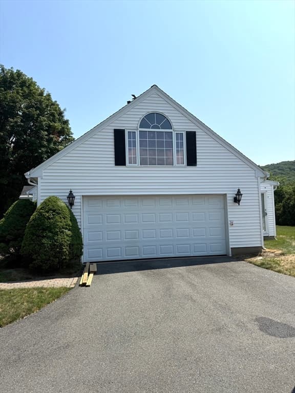 6 Gross Ln, Easthampton MA 01027 photo 2