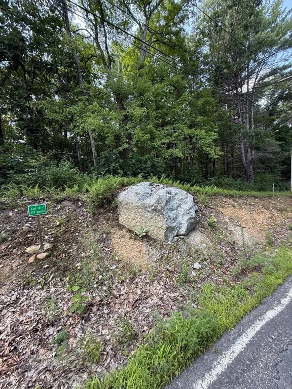 291 Warren Rd, Brimfield MA 01010