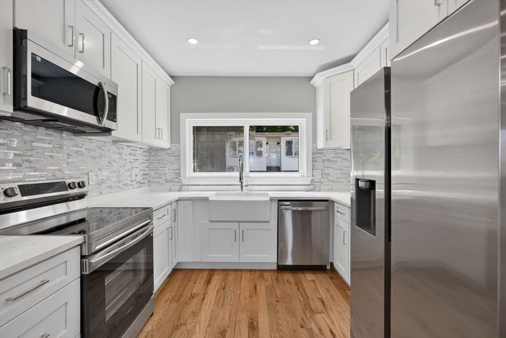 31 Wordsworth St, Boston MA 02128 photo 4