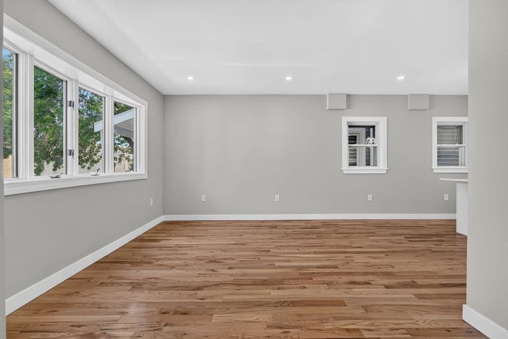 31 Wordsworth St, Boston MA 02128 photo 8