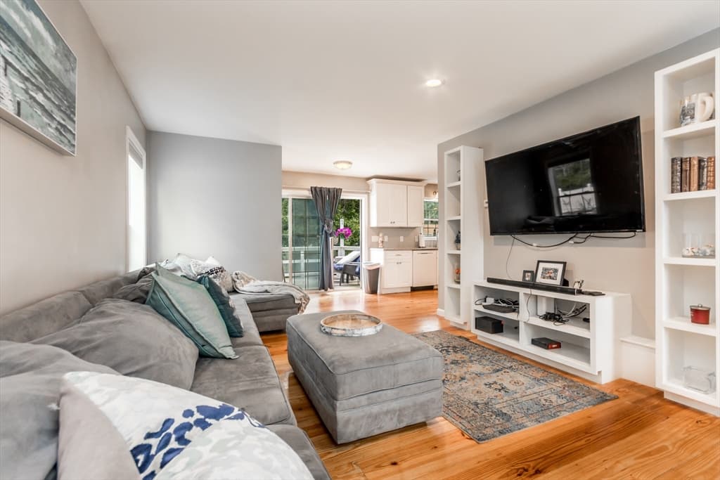 8 Hampden Rd, Falmouth MA 02536 photo 6