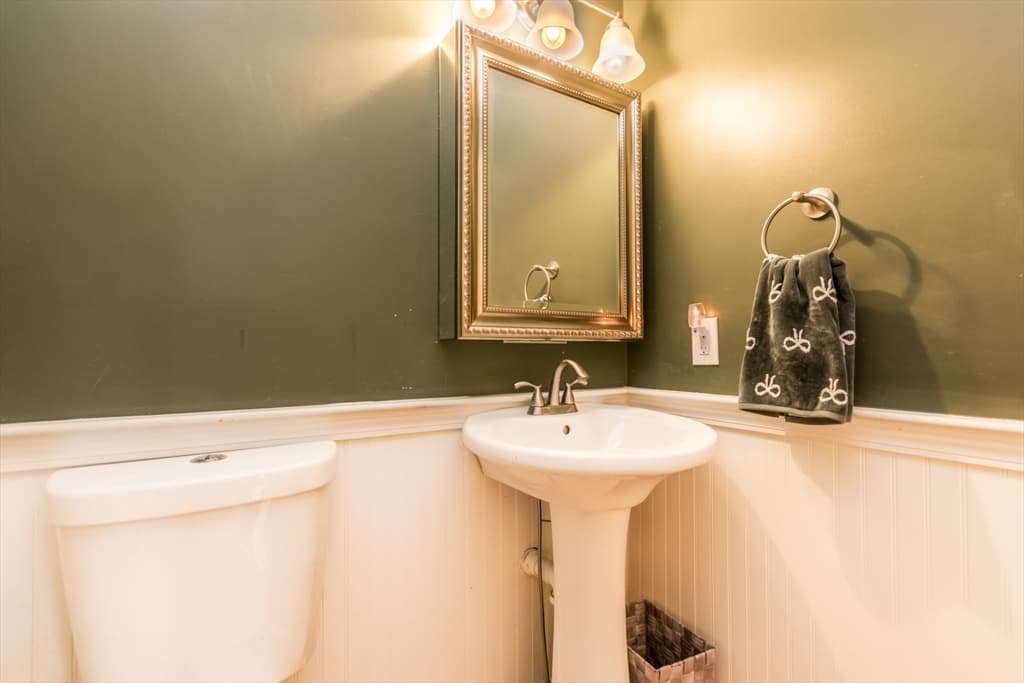 8 Hampden Rd, Falmouth MA 02536 photo 16