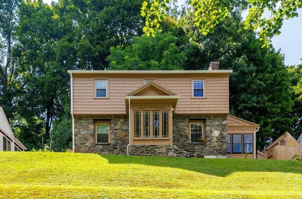 30 Saint Elmo Rd, Worcester MA 01602