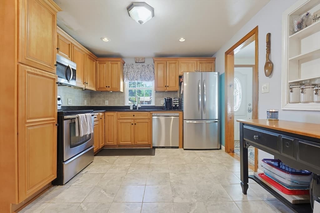 407 Ralph Talbot St, Weymouth MA 02190 photo 4