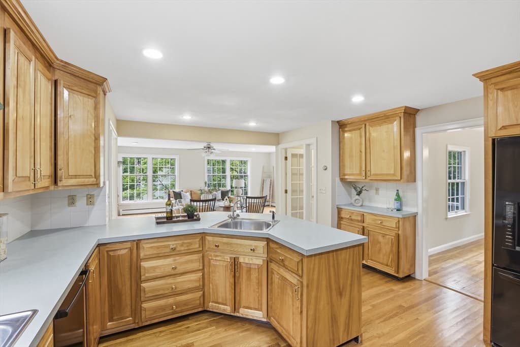 106 Concord Rd, Bedford MA 01730 photo 7