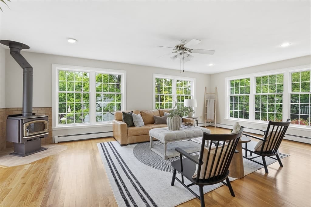 106 Concord Rd, Bedford MA 01730 photo 3