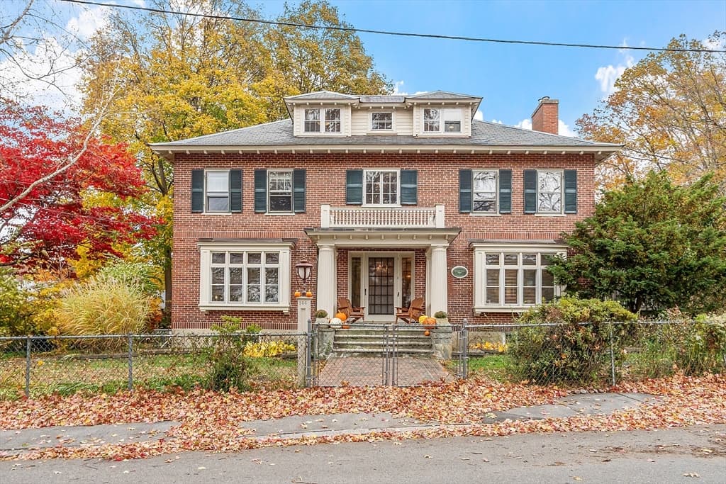 144 Hanks Street, Lowell MA 01852