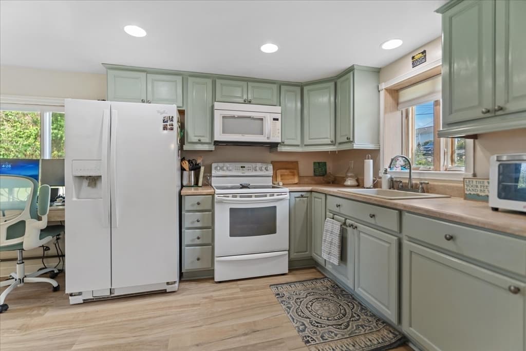 15 Charles St, Lakeville MA 02347 photo 6