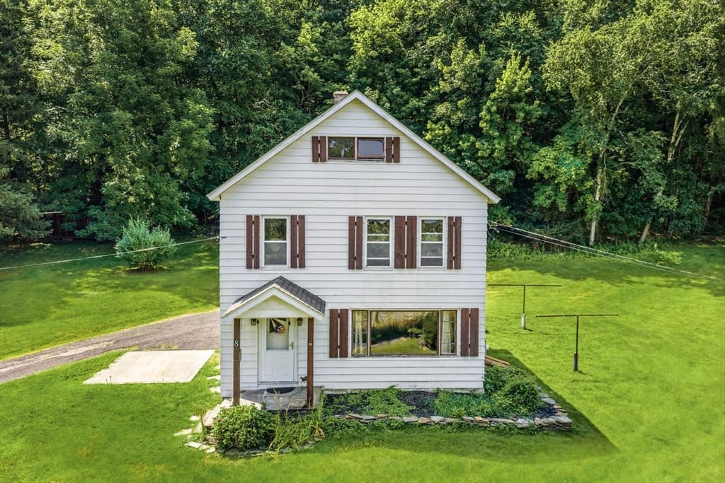 8 Underwood Ave, Easthampton MA 01027 photo 3